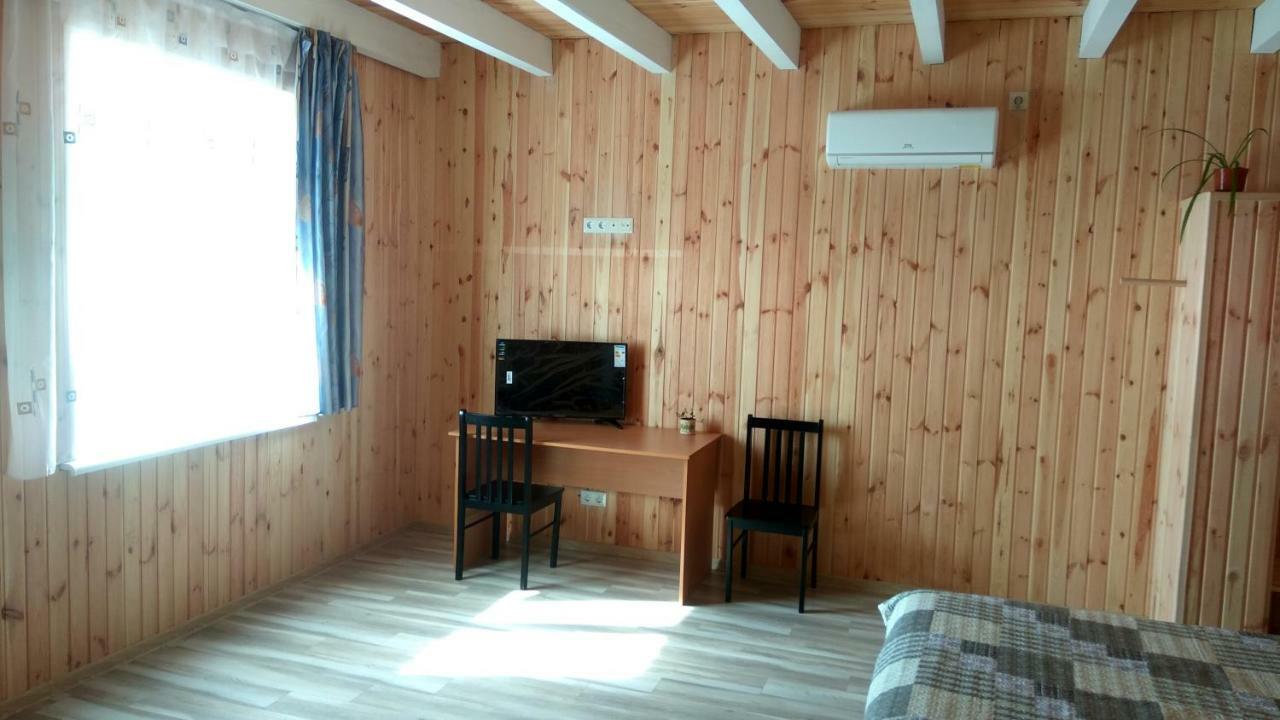 Eco House Hotel Chornomorsk Ngoại thất bức ảnh