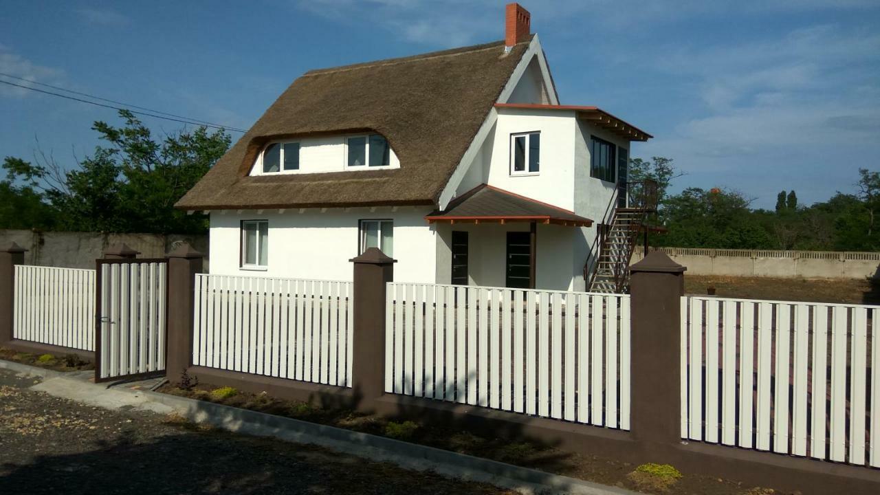 Eco House Hotel Chornomorsk Ngoại thất bức ảnh
